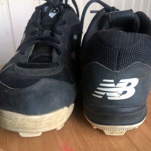 New Balance Black Athletic Baseball Cleats with Suede Mesh Upper